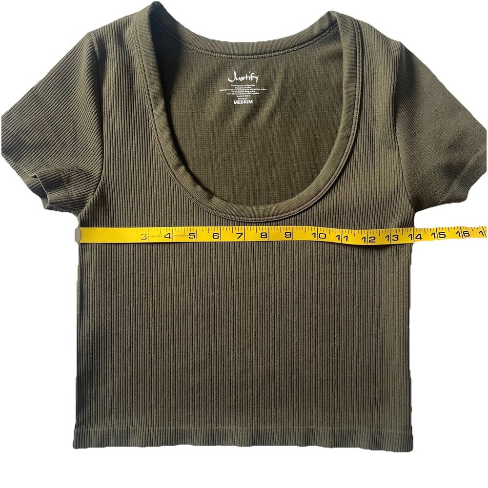 Justify Top Ribbed Short Sleeve Scoop Neck Crop Olive Green Womens M Casual EUC - Picture 4 of 5